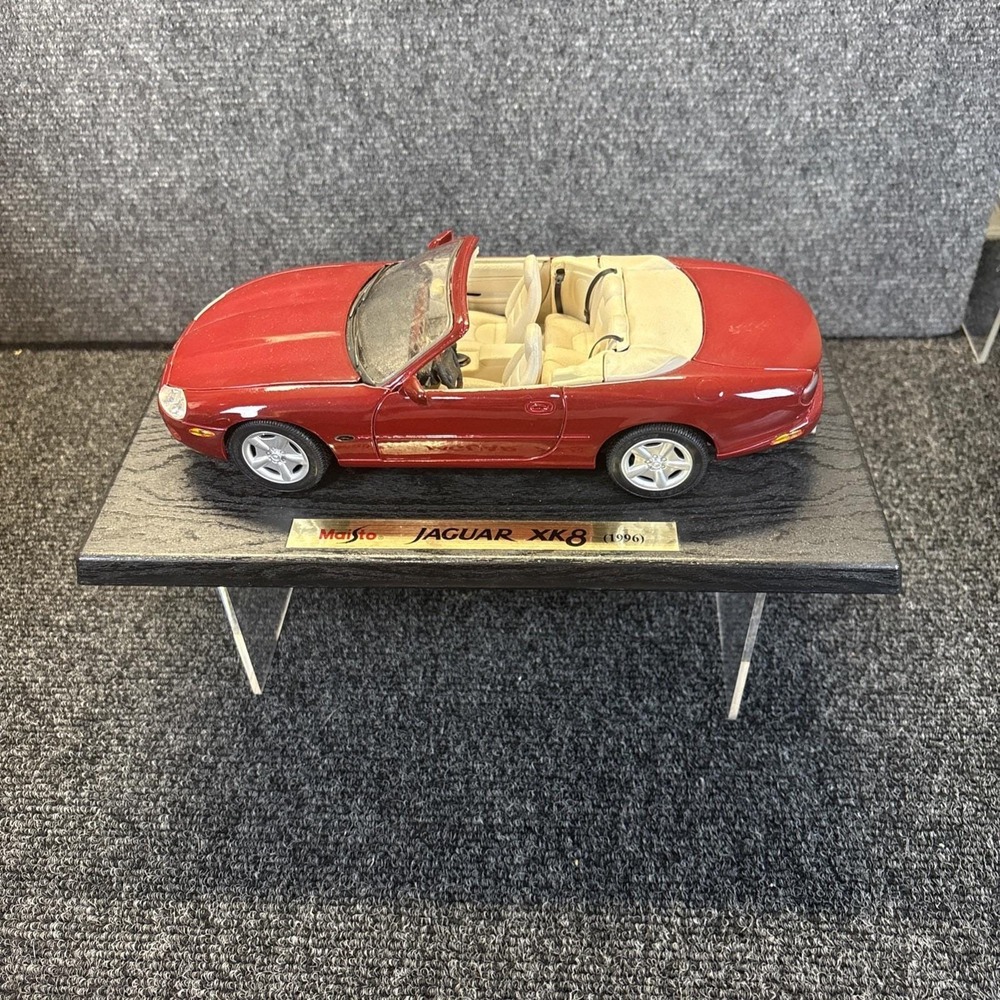 Maisto‎ Jaguar XK8 Convertible (1996) 1:18 Scale Diecast Model - Burgundy/Red